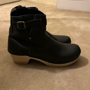 No.6 clog boots black. Worn once. Size 40.